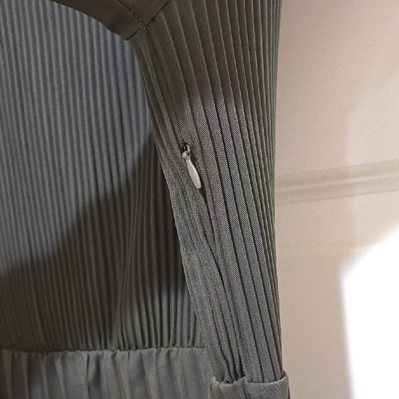 Elegant Black Long Sleeve Dress - Picture 4 of 6